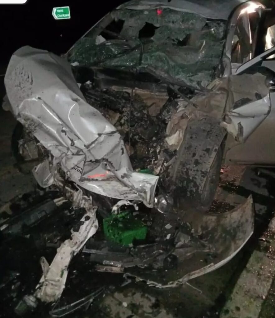आधी रात ट्रक में घुसी कार ,चार लोगों की दर्दनाक मौत
