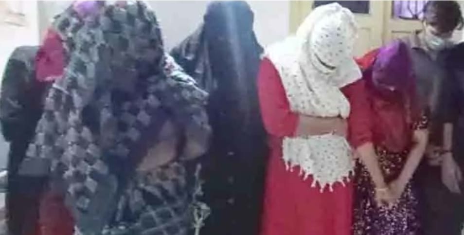गुजरात के सूरत में हाईसेक्स रैकेट का भांडाफोड़,6 युवतियां गिरफ्तार